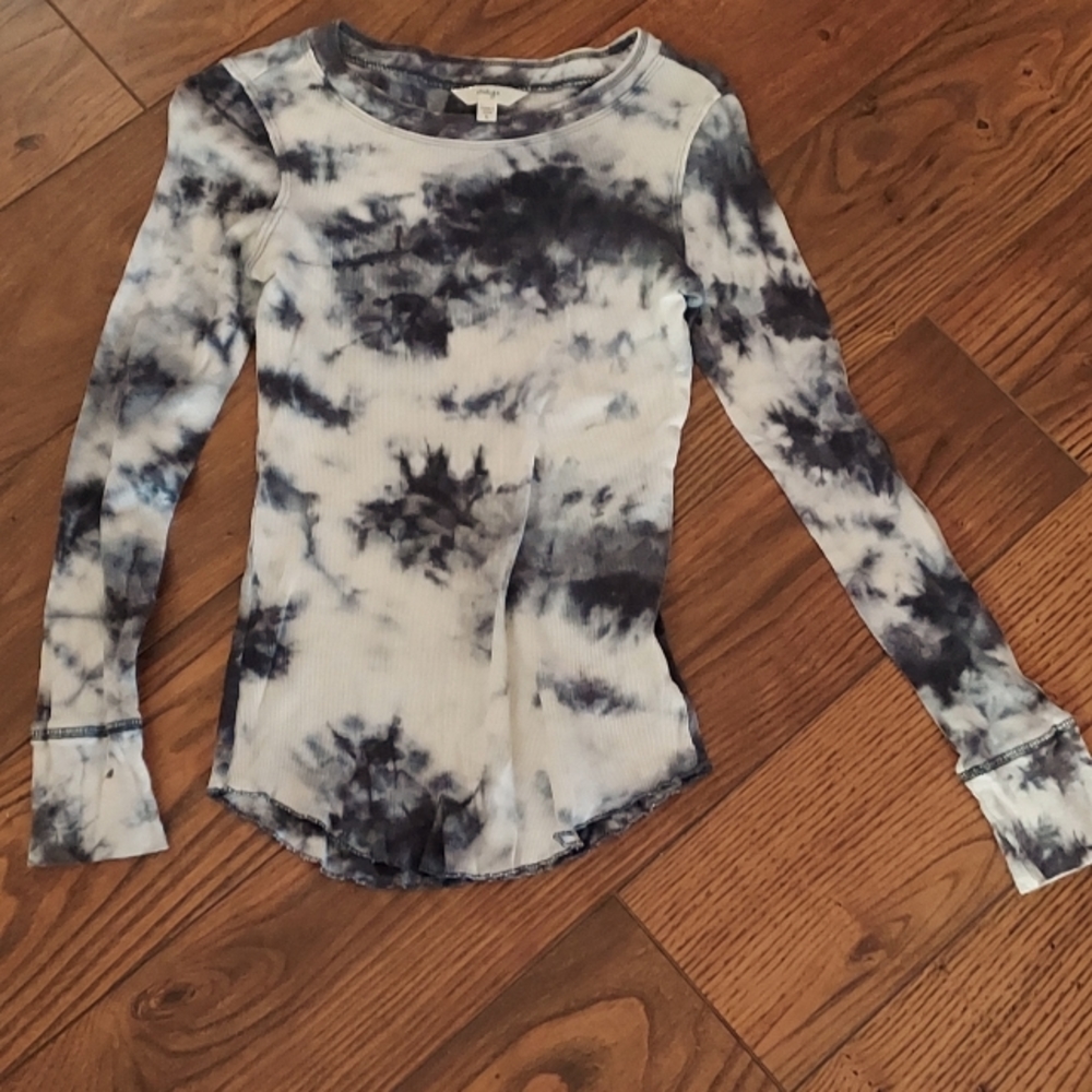 Energies tidied long sleeve  t-shirt.